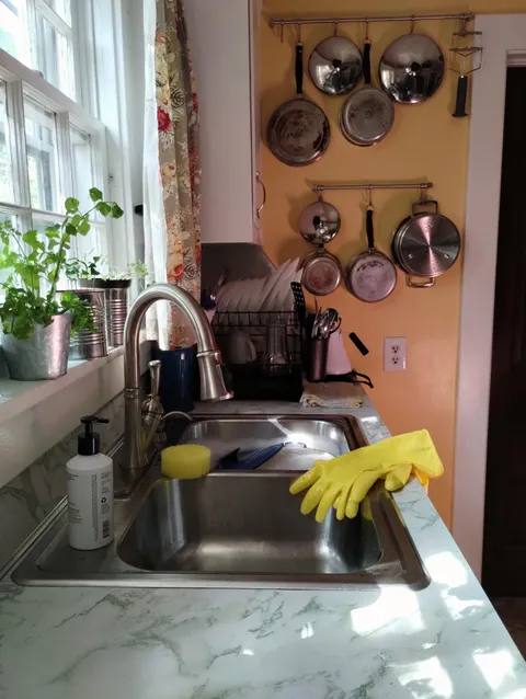 My hardworking, make-do, vibrant kitchen 🍳 🫧