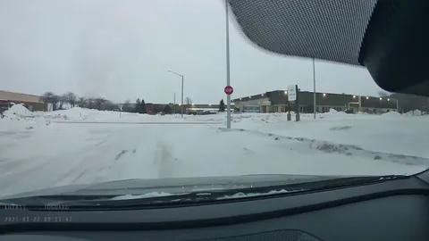 [OC] I stop before the intersection, lady didn’t see me.