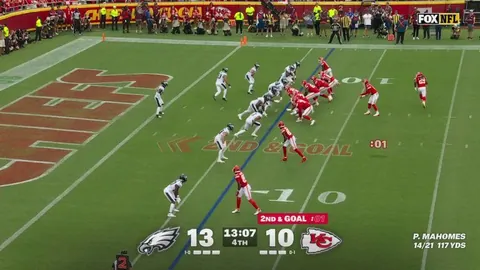 [Highlight] Travis Kelce drops pass at goal line, ball picked off by rookie Andrew Mukuba