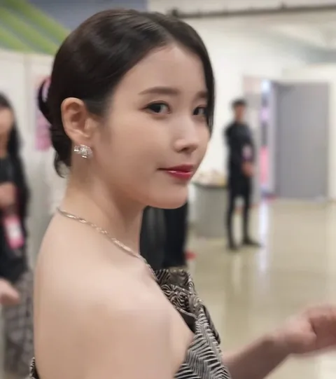 IU