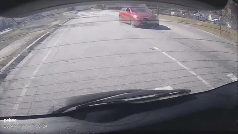 [OC] I just wanna turn right in peace 😔