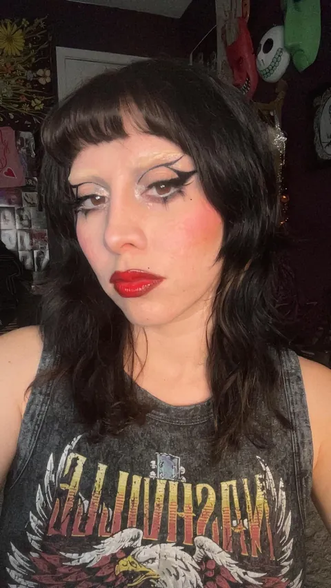 Bold eye and a bold lip >>