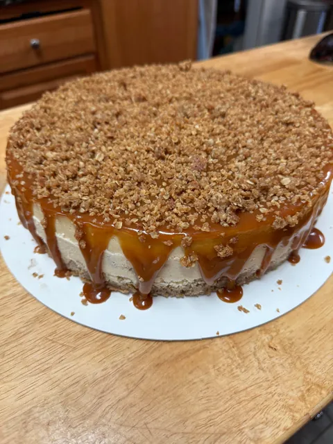 Caramel Apple Pie Cheesecake [homemade]