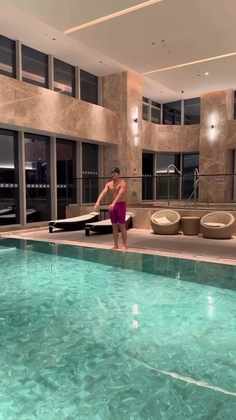 A professional swimmer covering the entire length of the swimming pool without breaking the water surface