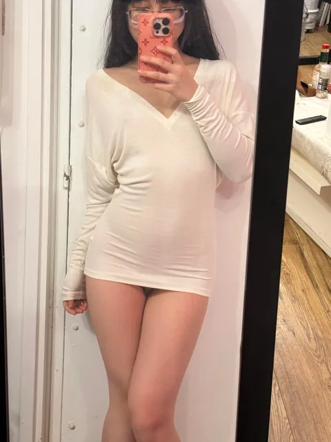 18yo i am very shy because I have small boobs 🥹( scroll to see )