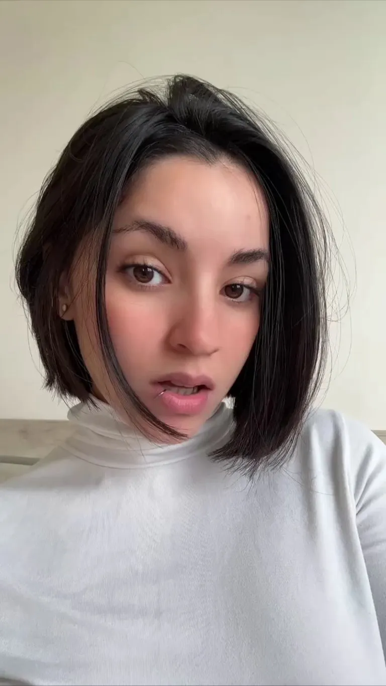 Do I look pretty with my new haircut?