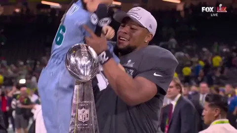 [Highlight] Saquon with his daughter after winning the Super Bowl on his birthday and setting the single season rushing record