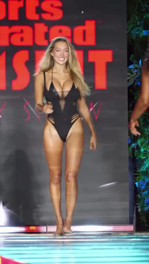 Amazing tits with serious jiggles as she walks