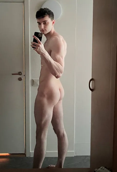In my opinion: my body💪 > dick🍆 > face😃. What's your opinion?