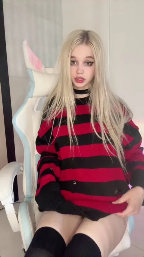 Petite reveal of young cutie ;)