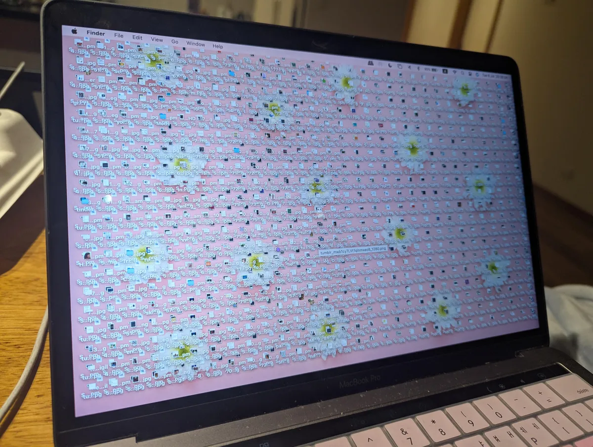 My friend puts all of her icons on her desktop