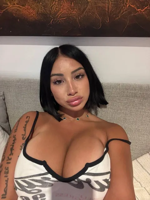 top said cute, boobs said chaos