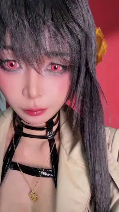 Yor Forger by Umeko J