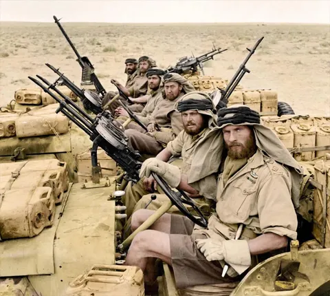 A heavily armed British patrol from L Detachment SAS in their jeeps, 1943. The photo was taken on their return from a 3 month long patrol.