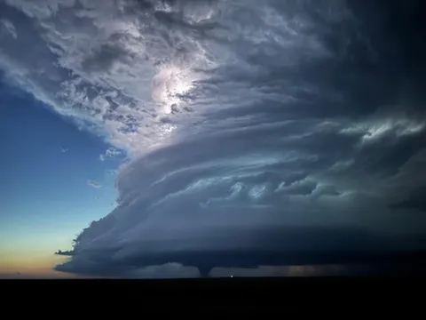 🔥 Tornado happening now in Miami, Texas - photo cred Josh Leach.