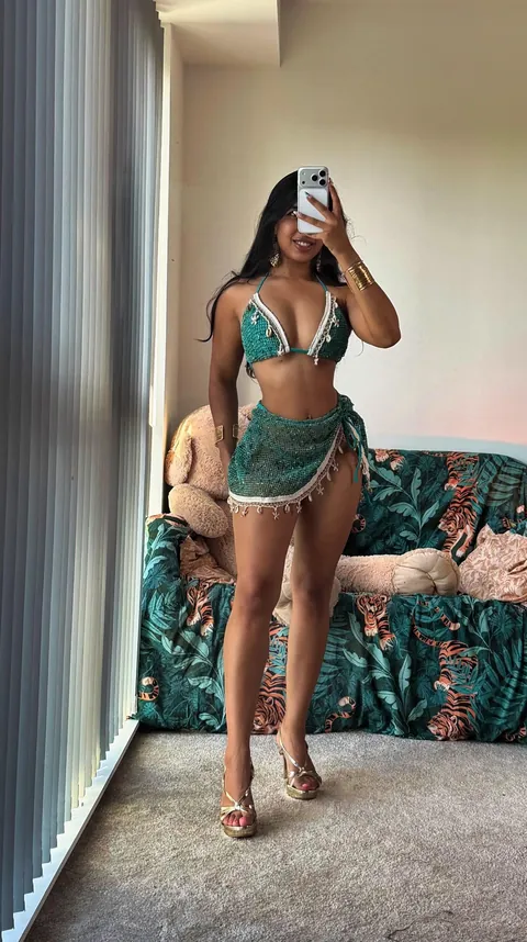 [F] Where are the nudes beaches at 🏖️