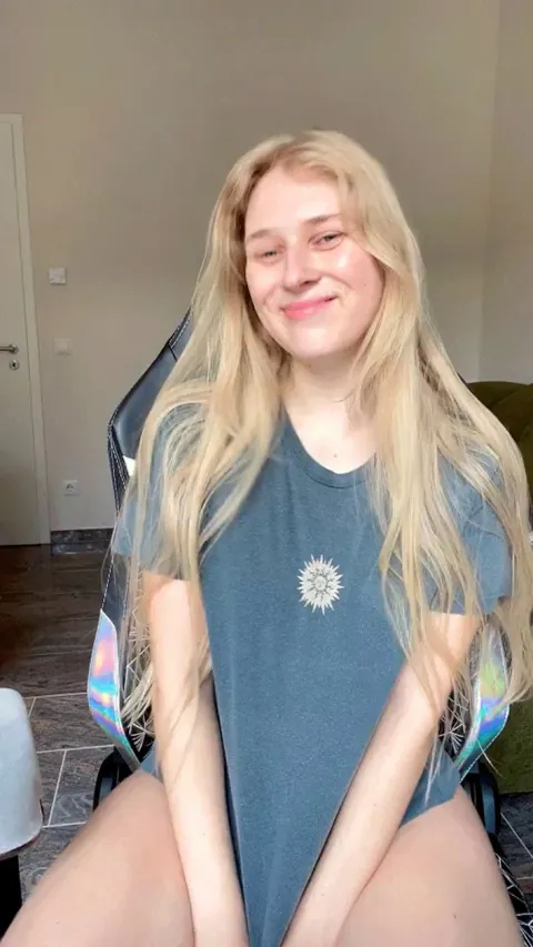 chair spin gone wrong… fully naked now and kinda turned on