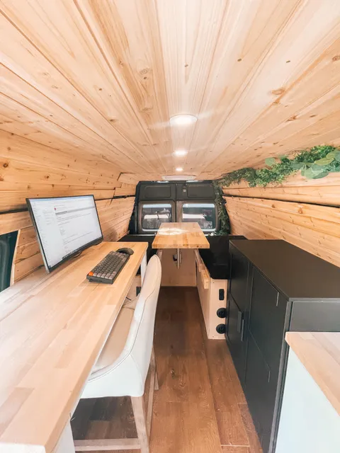 Any mobile desk set ups in here? Where are my digital nomads?!