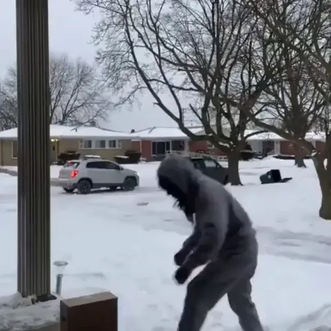 Driver said "rather you than me" smh 😂