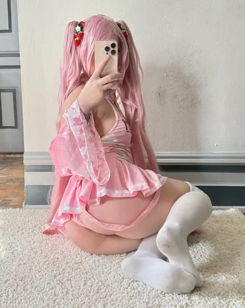 Sakura Miku by Rae