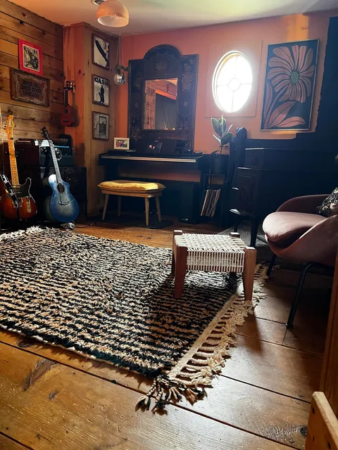 As requested, I am posting the first floor of my home in the daylight. Enjoy!