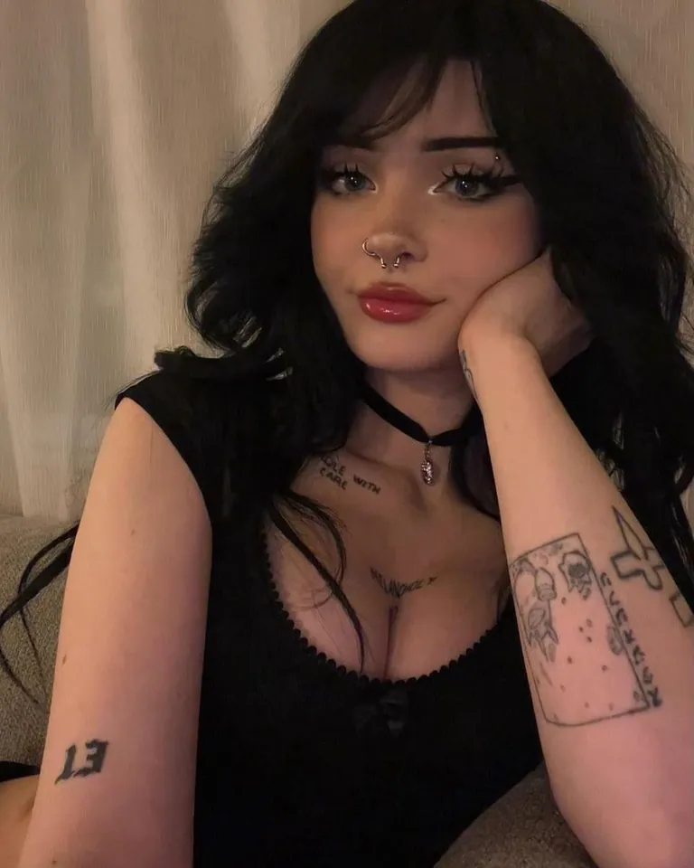 If You’re Confident You Won’t Relapse, Pick 3 Triggering Slides That Make You Melt And I’ll Hunt You With Them🩵💦