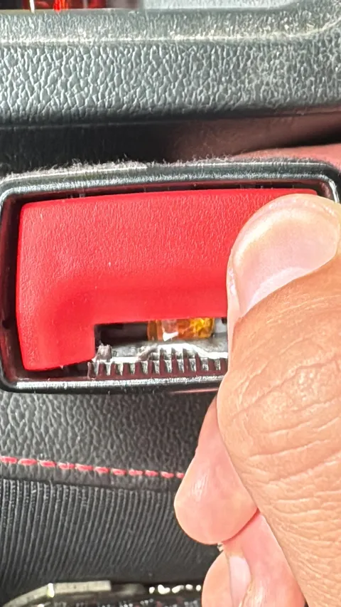 My son put something in the belt lock of our car and it doesn‘t lock anymore