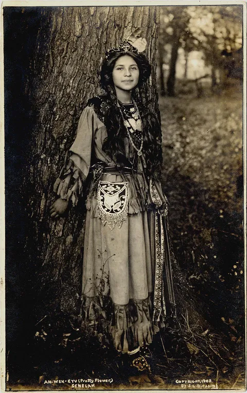 Ah-Weh-Eyu (Pretty Flower) of the Seneca Nation, 1908. (Photo by J.L. Blessing, published by The Blessing Studio, Salamanca, New York)
