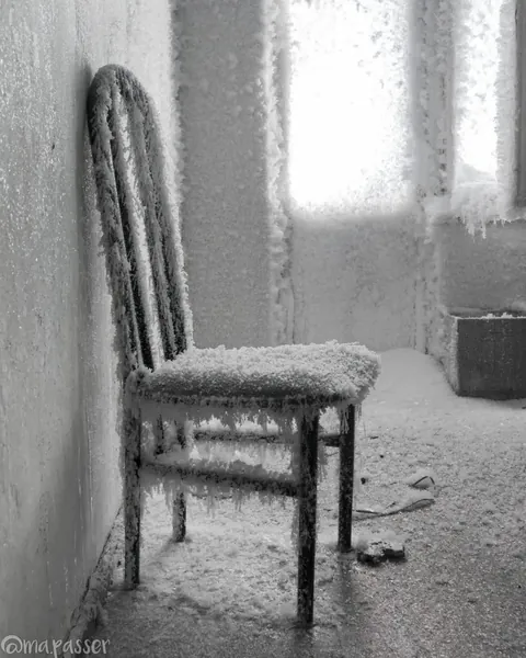 🔥Photographer Maria Passer captured the ice-covered abandoned buildings of Vorkuta, in Russia’s Komi Republic, where winter temperatures drop as low as -58°F. As residents leave the dying coal-mining city, snow and ice completely encrust former living rooms, offices, and bedrooms