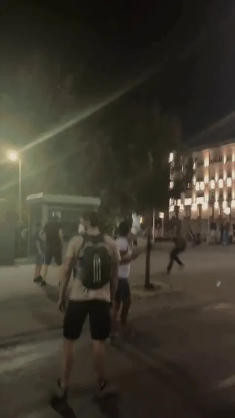 Citizens prevented an arrest by plainclothes police officers, Serbia