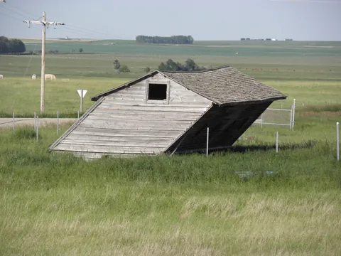 What used to be a square building is now a parallelogram (OC) (2560x1920)