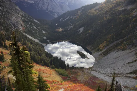 [OC][6000x4000] Early morning lake reflections in the North Cascades