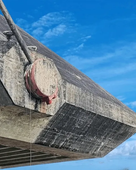 Administrative complex, Bahia, Brazil. Architect João Filgueiras Lima, 1975.