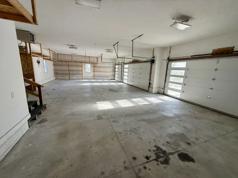 New (to me) garage. Time to get to work