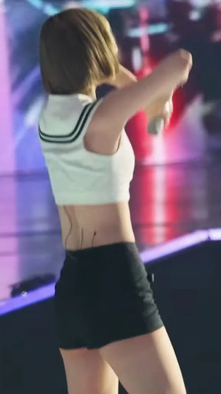 NMIXX - Bae feat. Lily