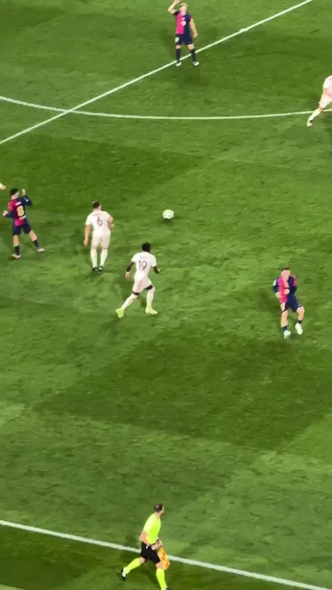 Barcelona play to keep possession vs Bayern 