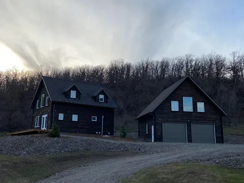 So my boyfriend built a house and garage himself and I think it’s pretty damn cool!
