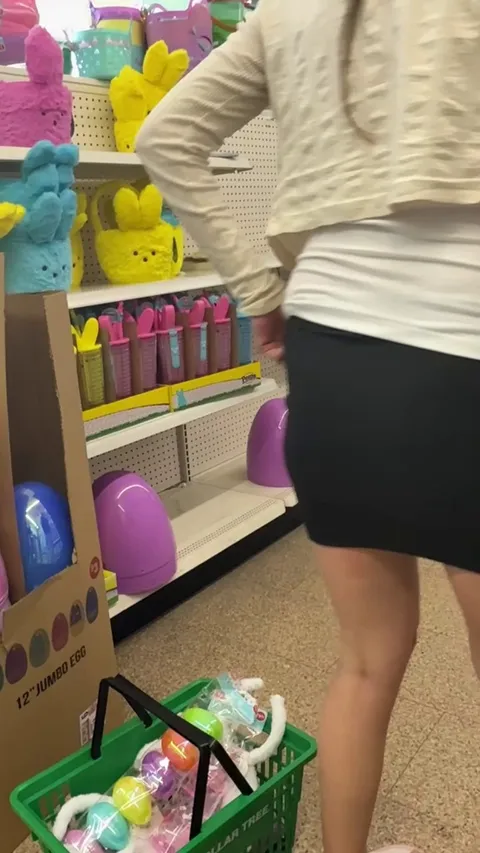 Plugged while shopping (with LillyVig)