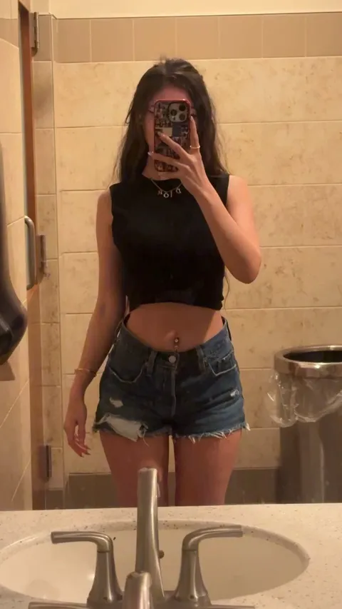 You catch me taking this at the bar.. wyd??😏😈 [reveal]