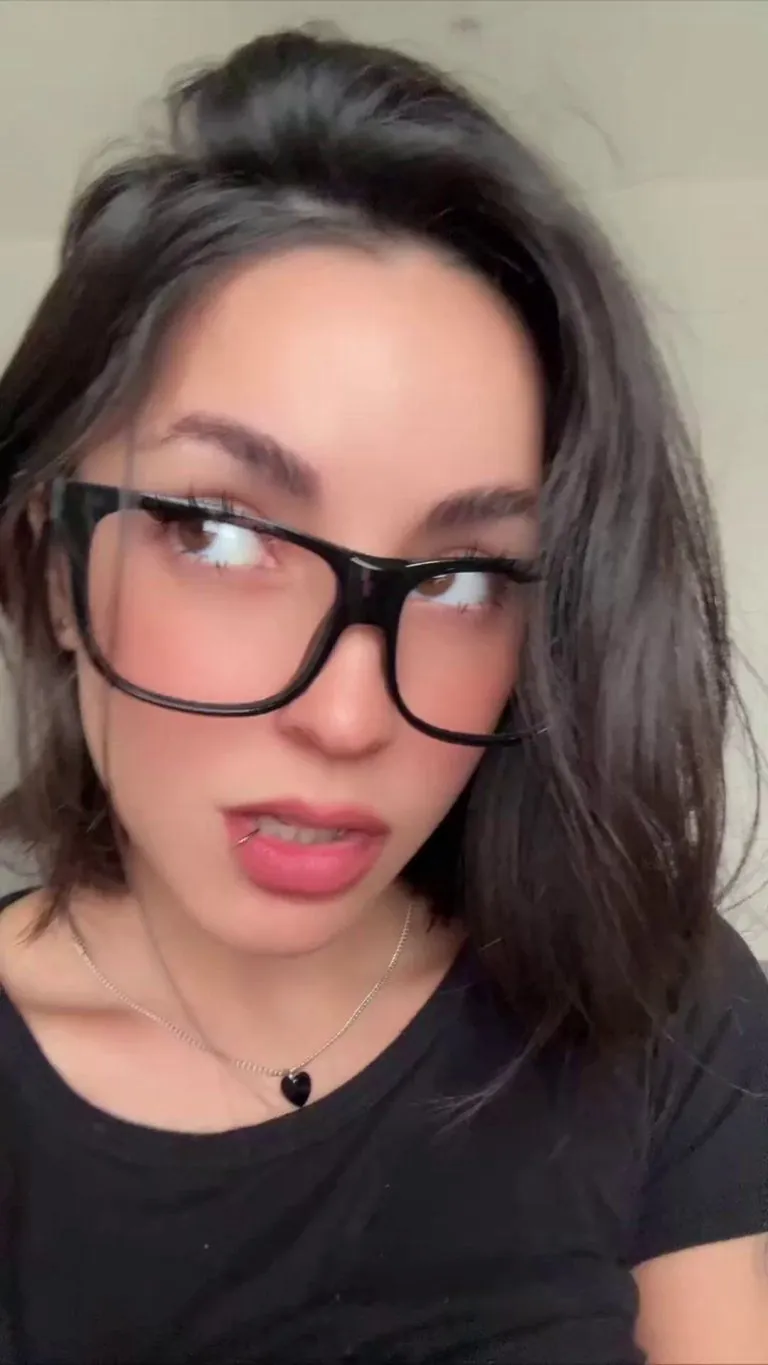 Teen, short hair, glasses...