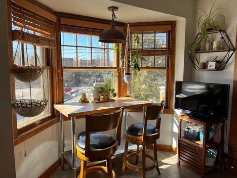My cozy kitchen table with a view and great sunlight ☀️