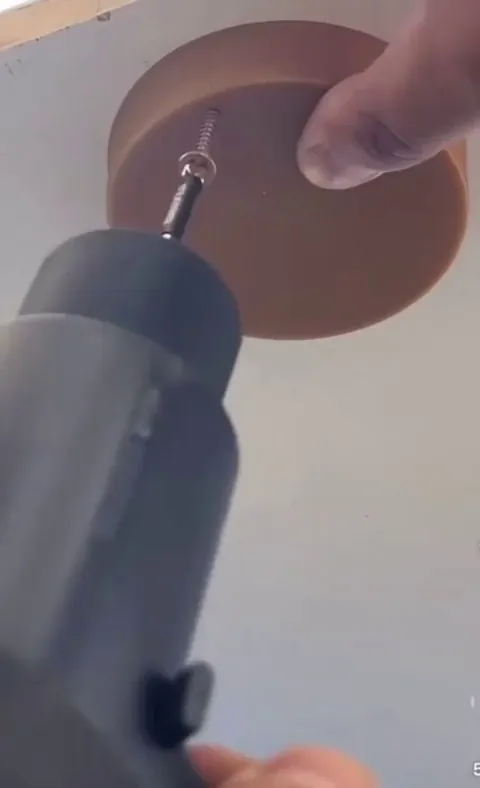 A simple way of storing loose screws at the bench