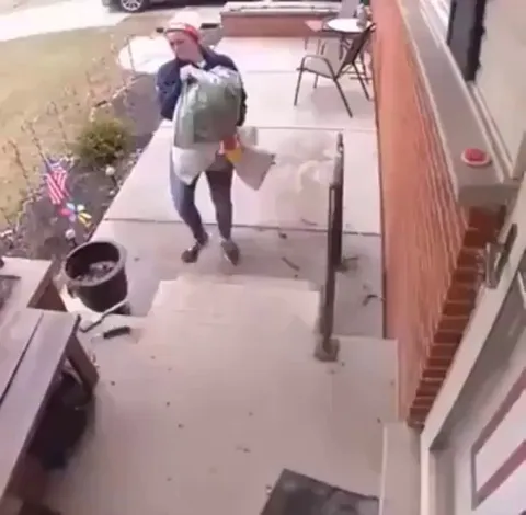 Woman feeds squirrel daily; one day, squirrel repays the favor with a sweet treat