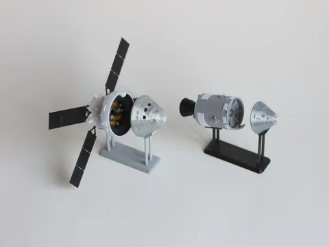 I modelled and 3D printed Artemis II and Apollo 8 spacecraft in 1:100