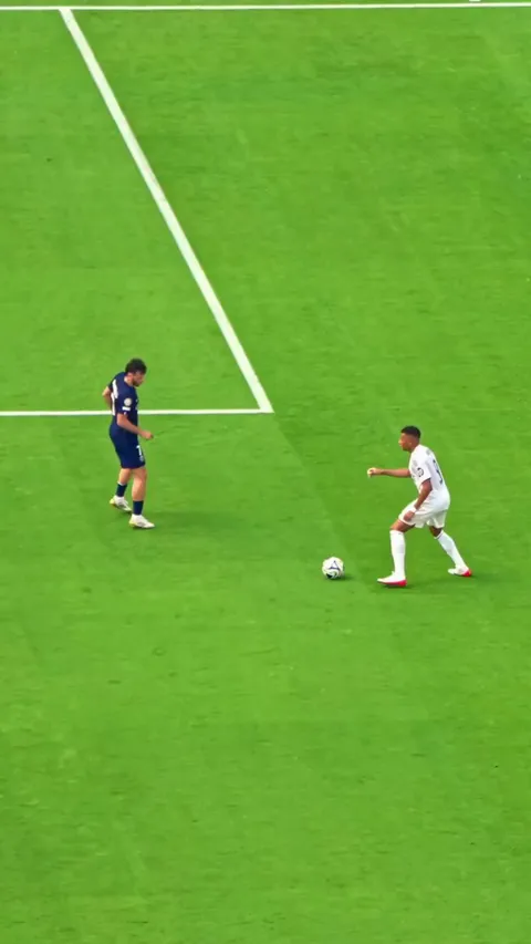 Kvaratskhelia stops M'Bappé and nutmegs Güler