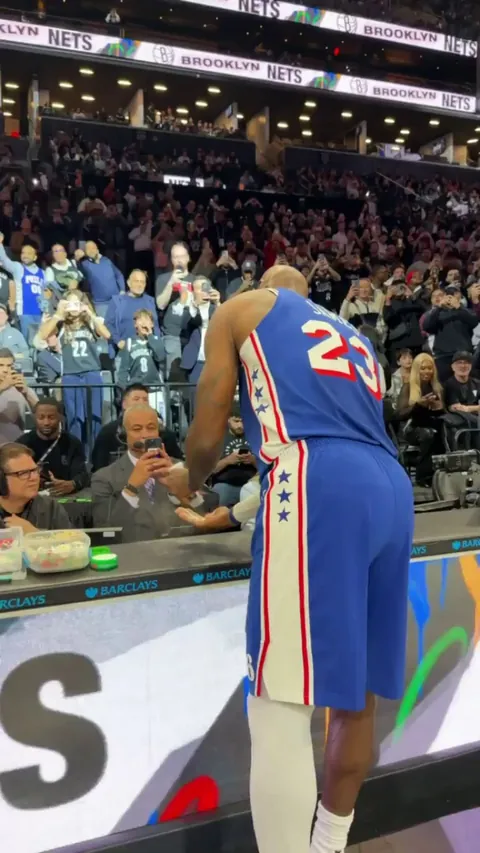 [All-Access] LeBron James’ first chalk toss in a 76ers uniform