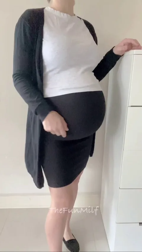Imagine fucking your pregnant boss!