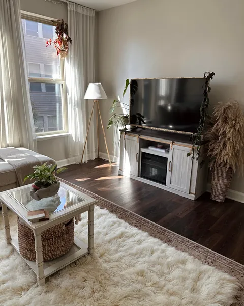 Loving the new additions to my cozy space 😌