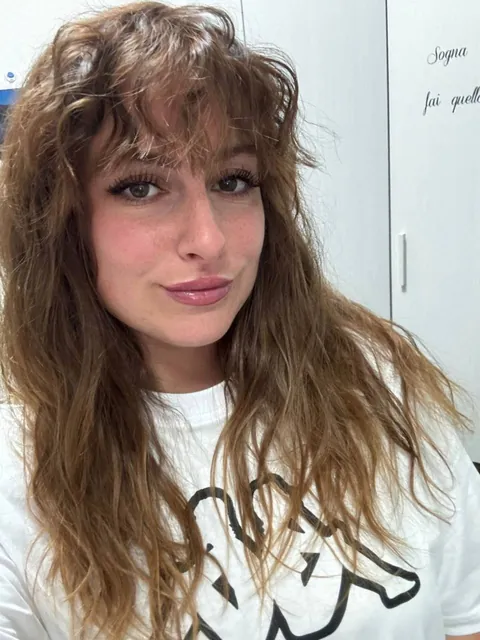 Her Cuck wants her exposed Melissa from Uk