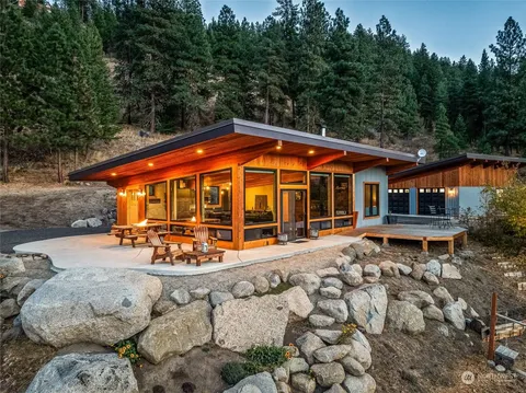 Modern house (Leavenworth, Washington, US).